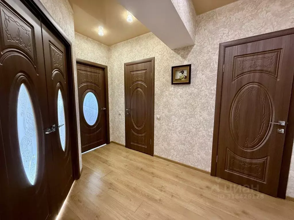 2-к кв. Кировская область, Киров Орловская ул., 4 (63.8 м) - Фото 0