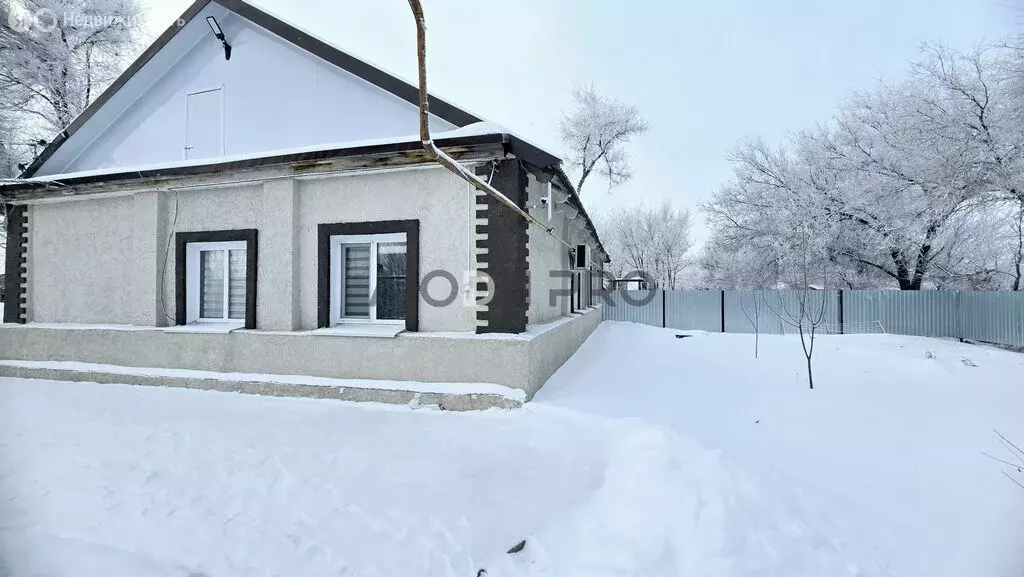 Дом в Новоузенск, улица Зелёный Клин, 50 (150 м) - Фото 1