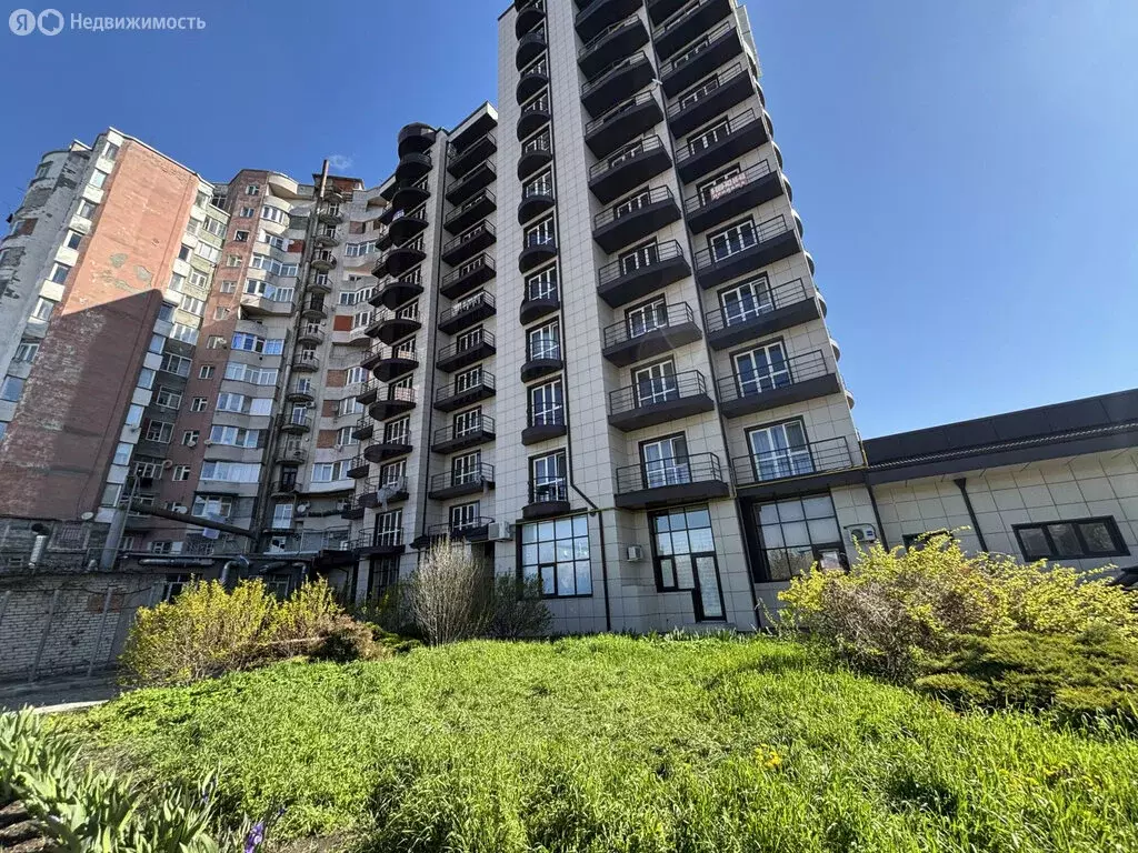 Квартира-студия: Владикавказ, проспект Коста, 83 (101.2 м) - Фото 1