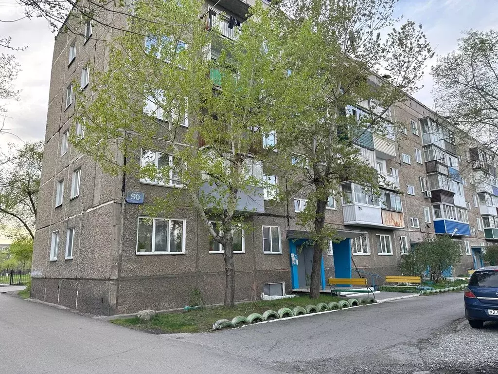 2-комнатная квартира: Саяногорск, микрорайон Заводской, 50 (47.4 м) - Фото 1