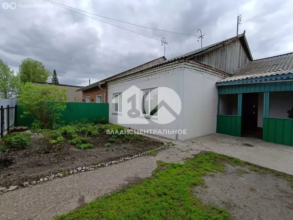 Дом в Совхозный сельсовет, поселок Маяк, Октябрьская улица (65 м) - Фото 0