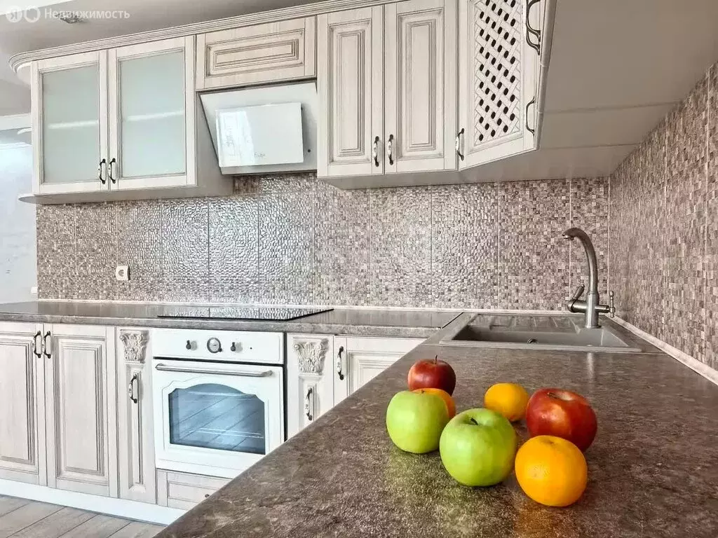 3-комнатная квартира: Саратов, улица имени С.Ф. Тархова, 29Б (94.56 м) - Фото 1