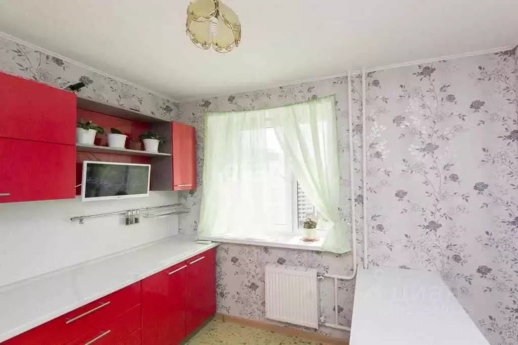 3-к кв. Тюменская область, Тюмень ул. Прокопия Артамонова, 4 (80.3 м) - Фото 1