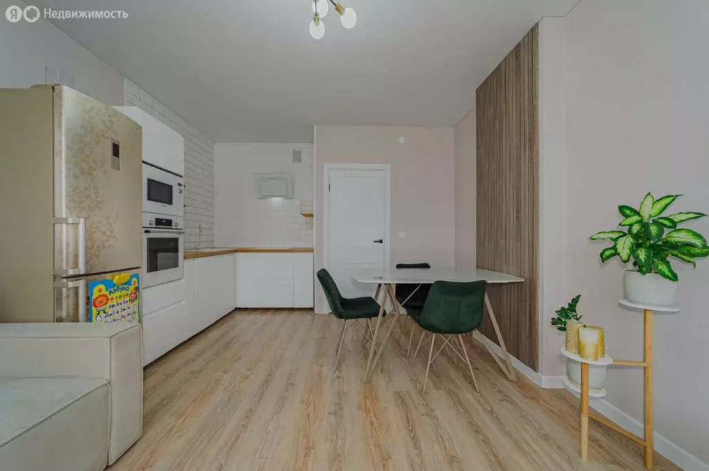3-комнатная квартира: Екатеринбург, жилой район Уктус, микрорайон ... - Фото 1