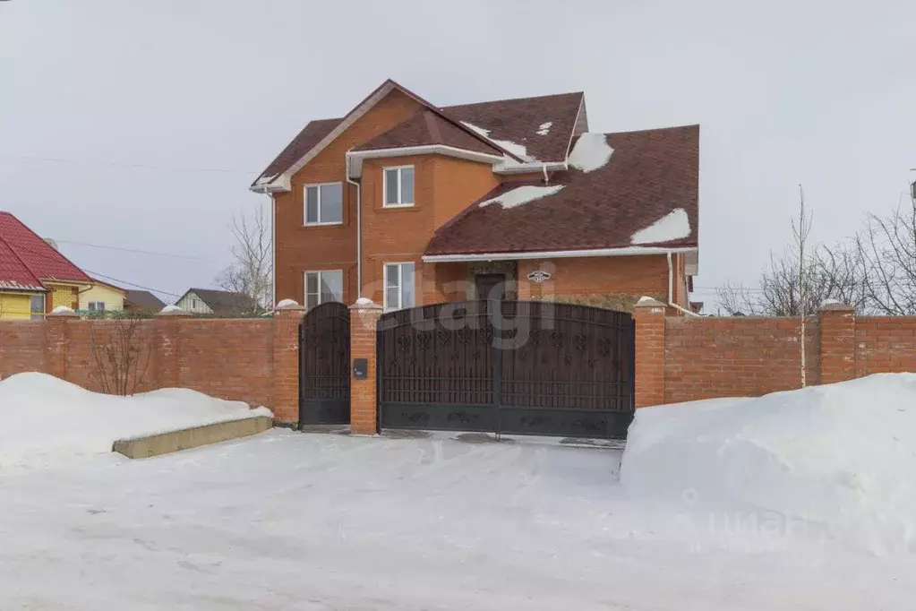 Дом в Омская область, Марьяновка рп ул. Труда, 14 (288 м) - Фото 1