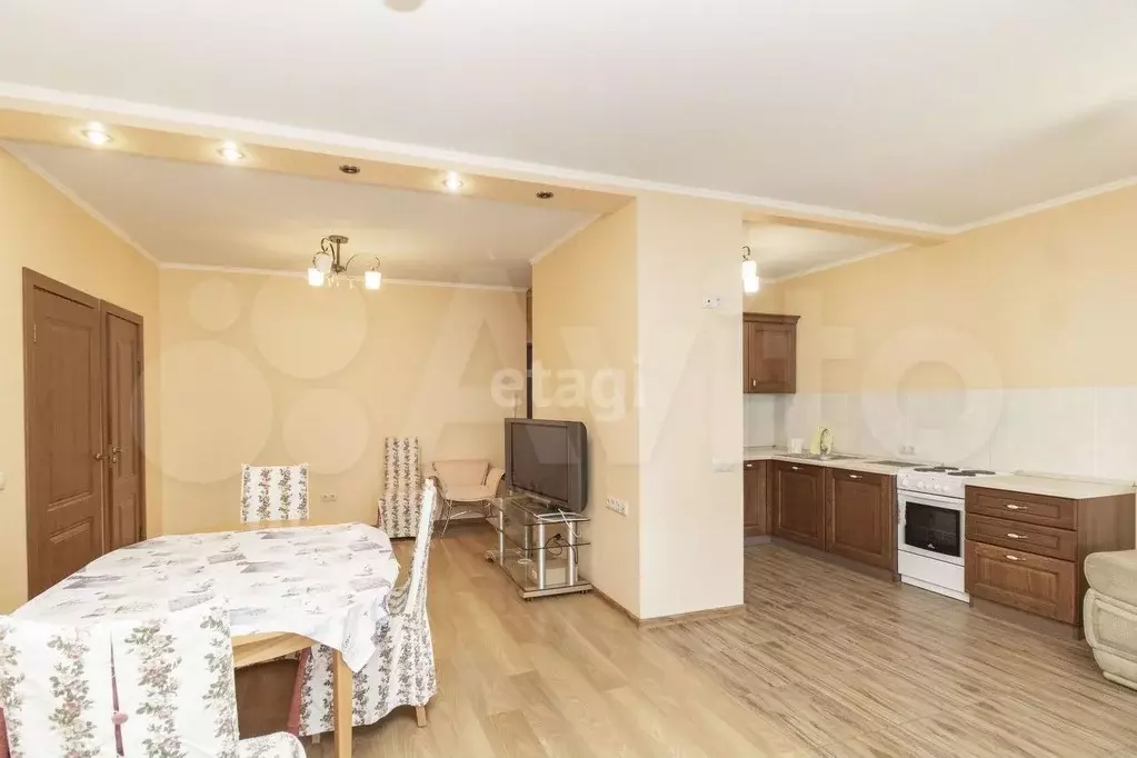1-к. квартира, 60 м, 4/10 эт. - Фото 0