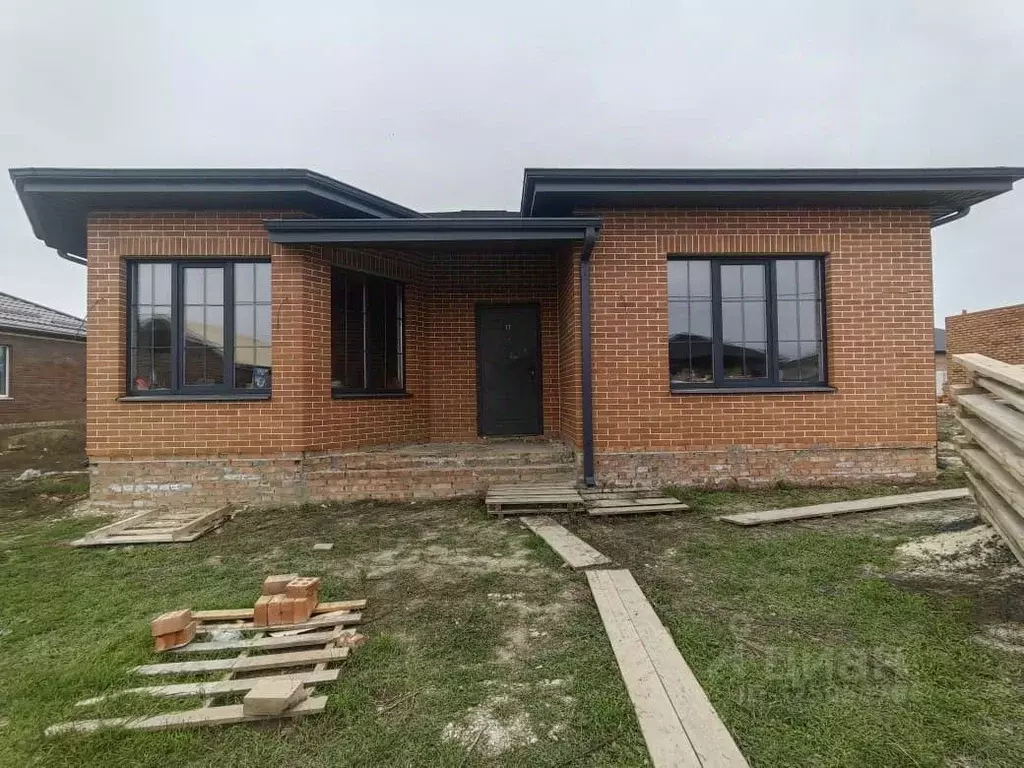 Дом в Ростовская область, Неклиновский район, с. Новобессергеневка ул. ... - Фото 1