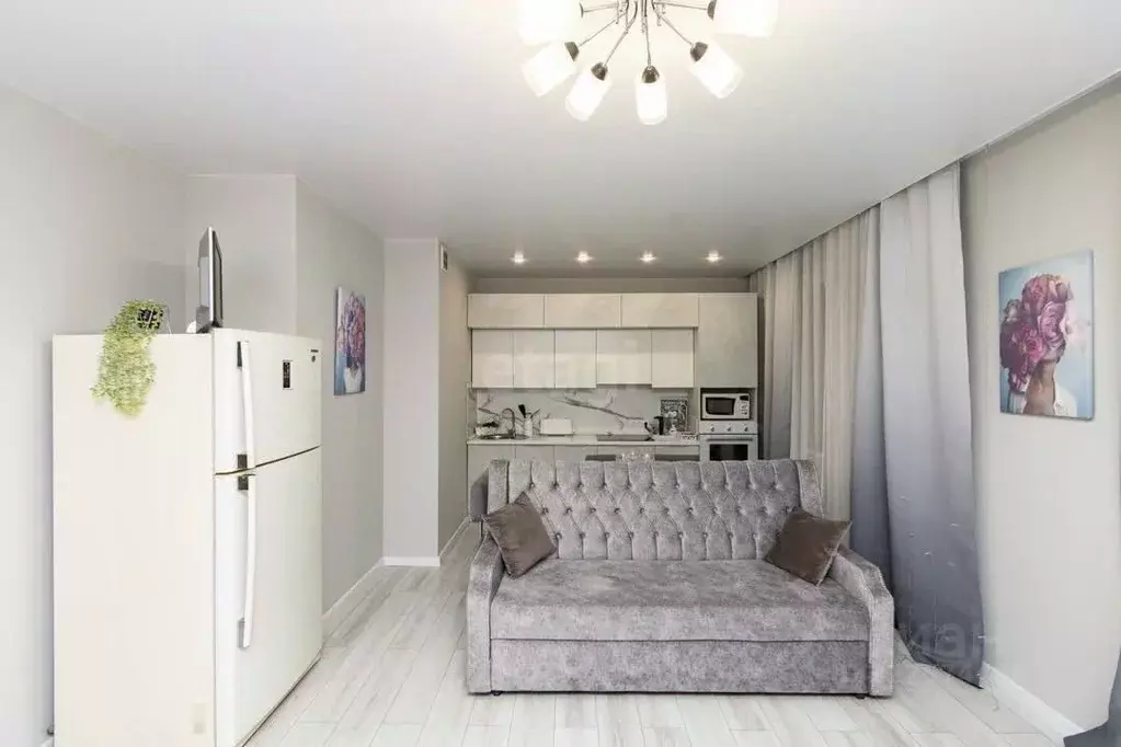 3-к кв. Тюменская область, Тюмень ул. Мельникайте, 32 (79.3 м) - Фото 1