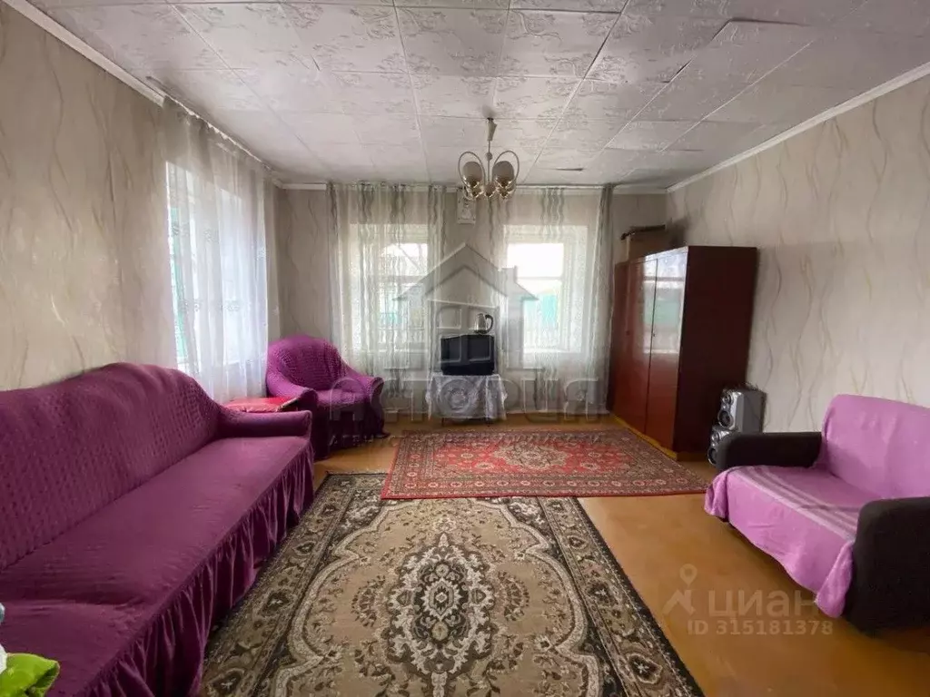 Дом в Красноярский край, Березовка пгт ул. Линейная, 10 (30 м) - Фото 0