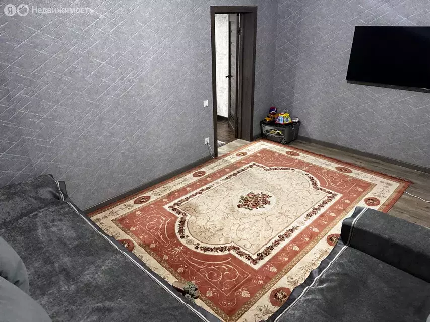 2-комнатная квартира: Махачкала, улица Лизы Чайкиной, 52Л (80 м) - Фото 1