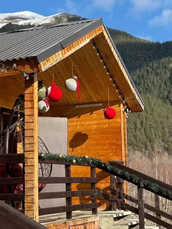 Дом в Карачаево-Черкесия, Зеленчукский район, с. Архыз ул. Банковская, ... - Фото 1