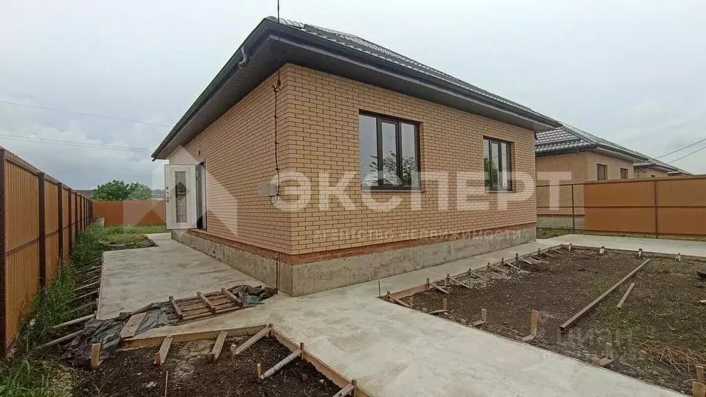 Дом в Краснодарский край, Динской район, Новотитаровская ст-ца ... - Фото 2