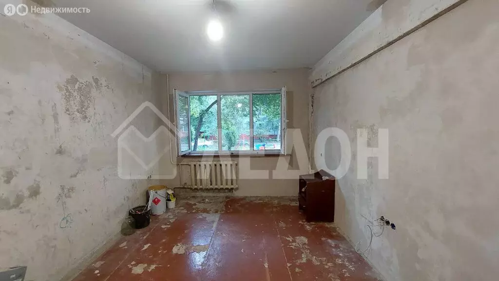 3-комнатная квартира: Омск, Сибирский проспект, 8/4 (58 м) - Фото 0