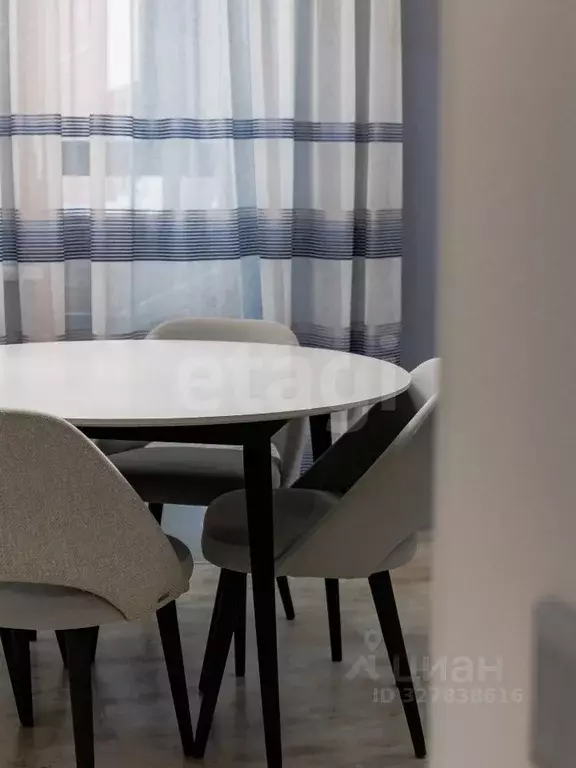 2-к кв. Тюменская область, Тюмень ул. 50 лет Октября, 4 (73.5 м) - Фото 1