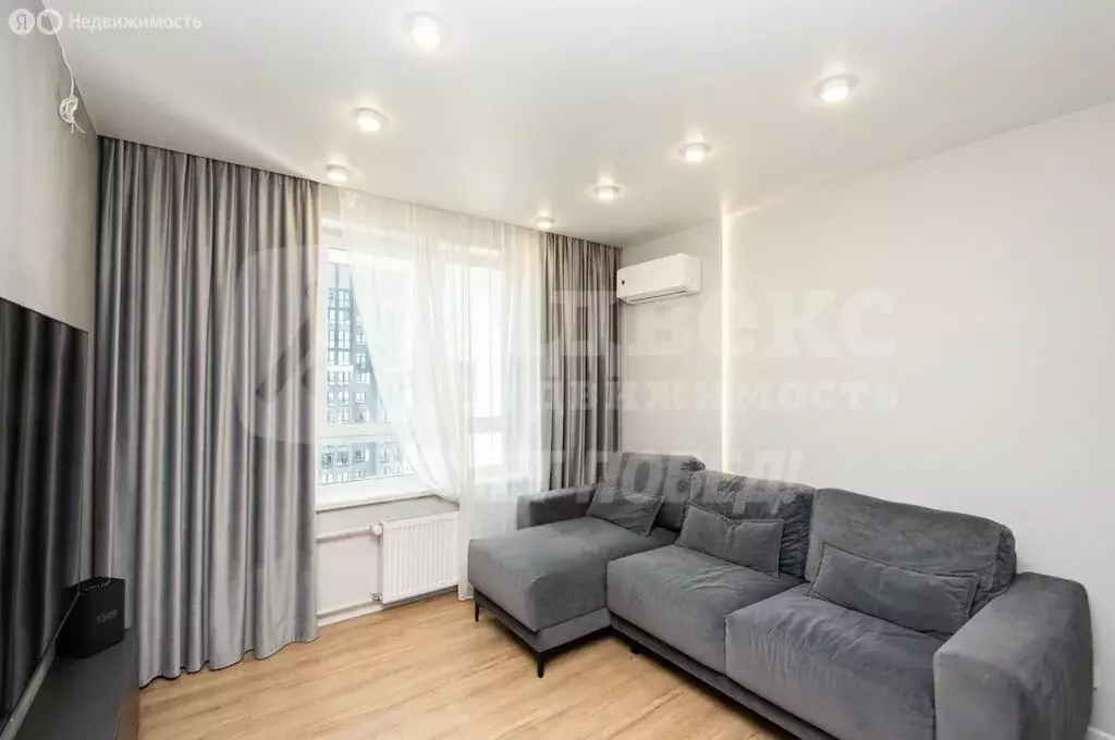 2-комнатная квартира: Тюмень, улица Фармана Салманова, 22 (61.3 м) - Фото 2