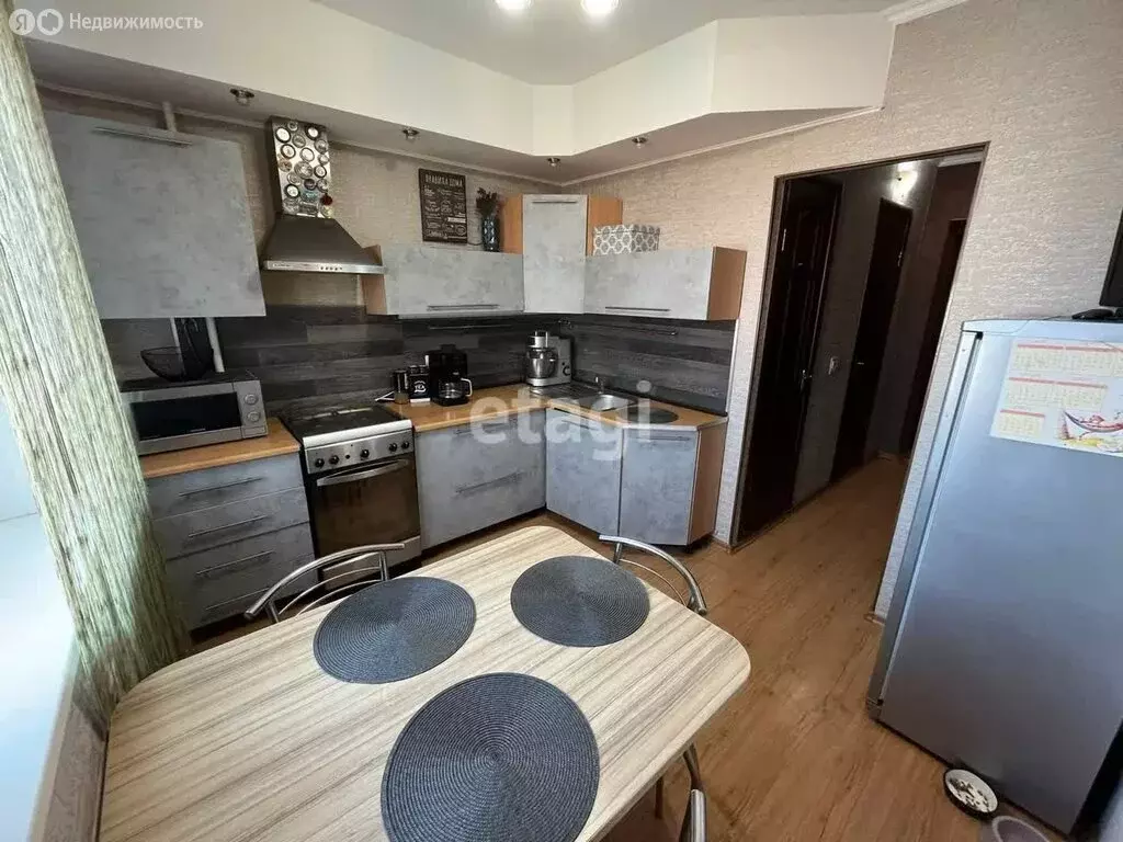 3-комнатная квартира: Строитель, улица Победы, 5А (70.9 м) - Фото 1