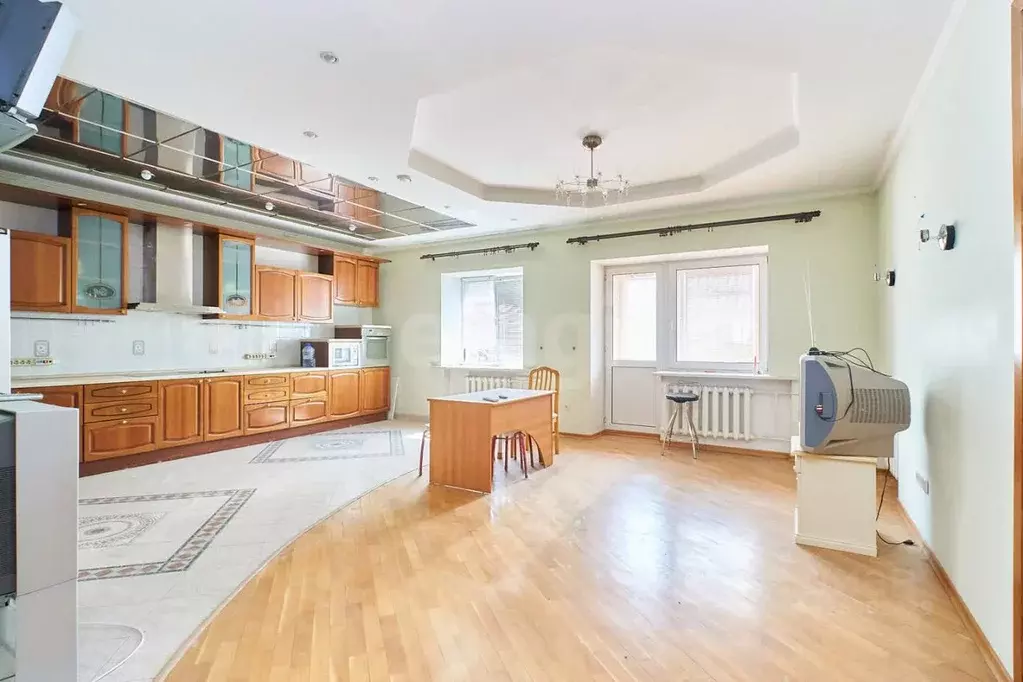 5-к кв. Тюменская область, Тюмень Карская ул., 36/2 (204.2 м) - Фото 0