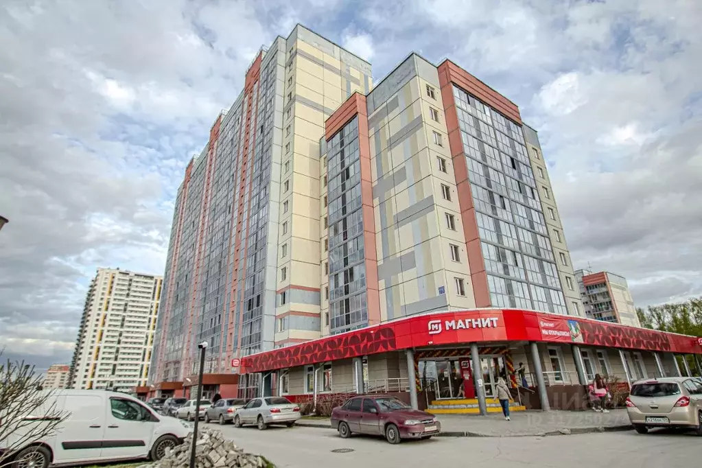 3-к кв. Новосибирская область, Новосибирск ул. Петухова, 160 (80.0 м) - Фото 0