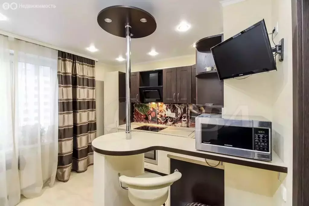 2-комнатная квартира: Тюмень, улица Газовиков, 67 (54 м) - Фото 1