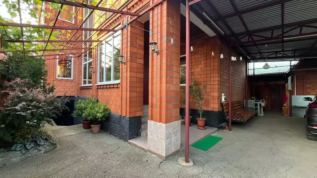 Дом в Лабинск, улица Филатова (253.7 м) - Фото 1