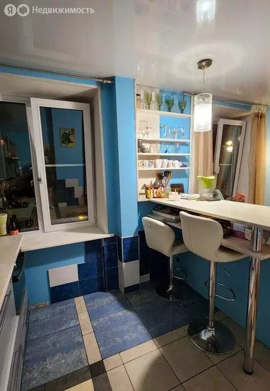 3-комнатная квартира: Москва, улица Маршала Бирюзова, 9 (56 м) - Фото 1