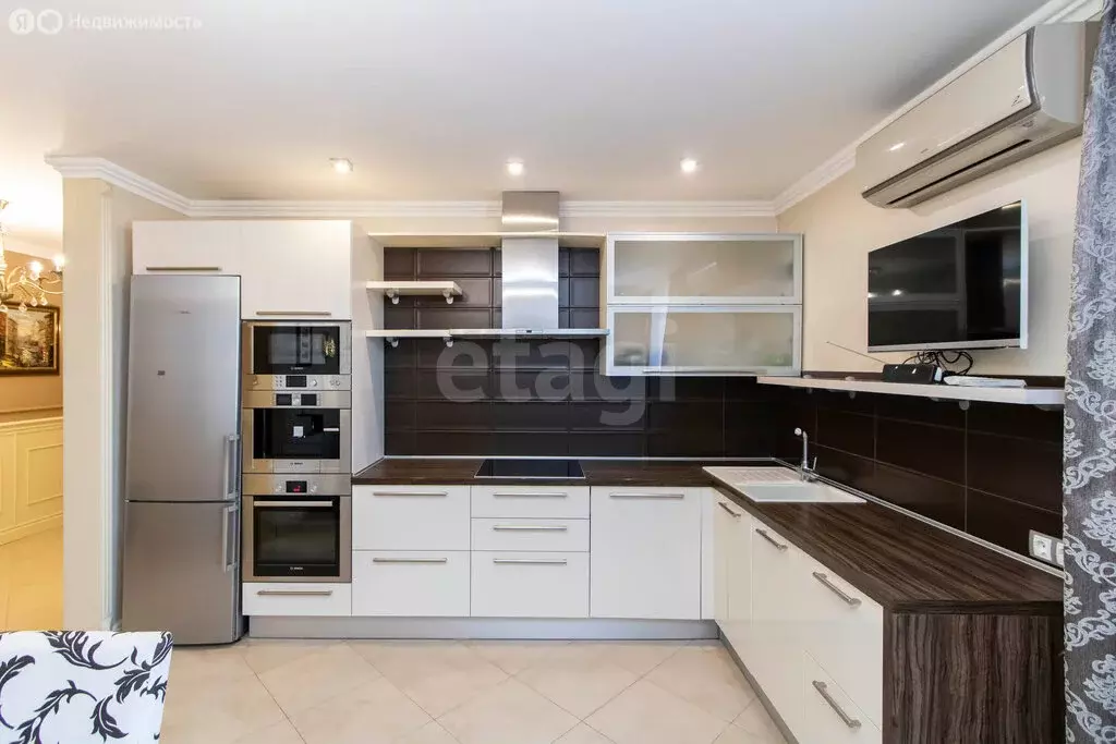 2-комнатная квартира: Тюмень, Комсомольская улица, 75 (98 м) - Фото 2