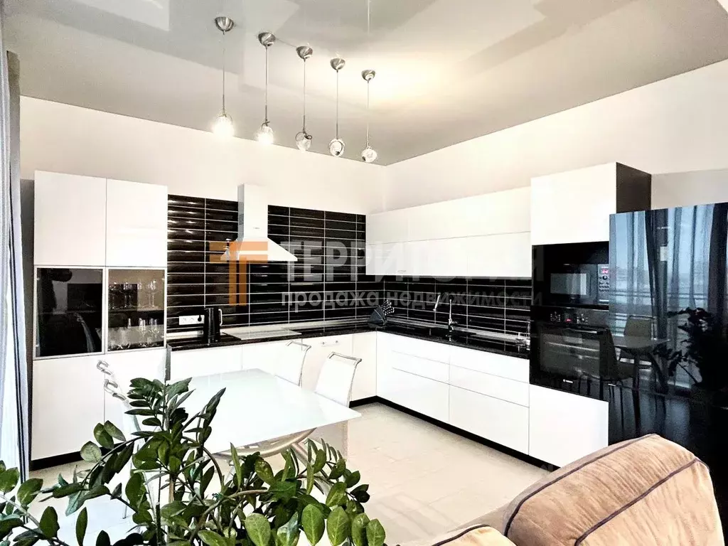 3-к кв. Пермский край, Пермь ул. Революции, 21А (75.0 м) - Фото 0