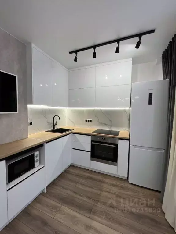 3-к кв. Омская область, Омск ул. Чернышевского, 2к3 (66.0 м) - Фото 2