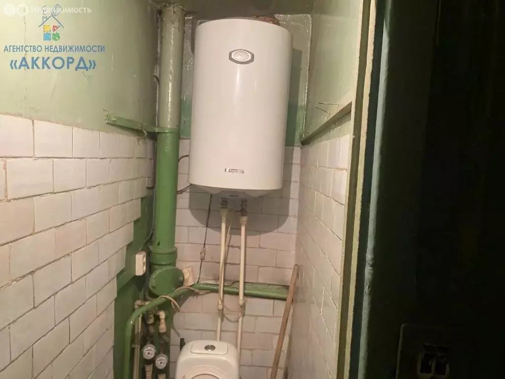 3-комнатная квартира: Бийск, улица Михаила Митрофанова, 25/1 (49.6 м) - Фото 1