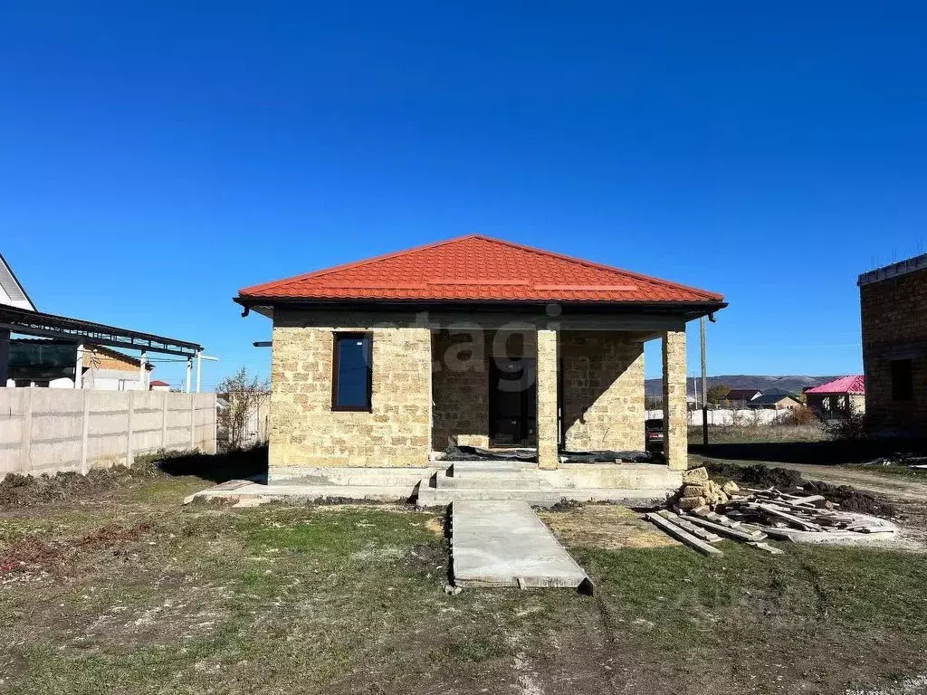 Дом в Крым, Симферопольский район, Добровское с/пос, с. Пионерское ул. ... - Фото 1