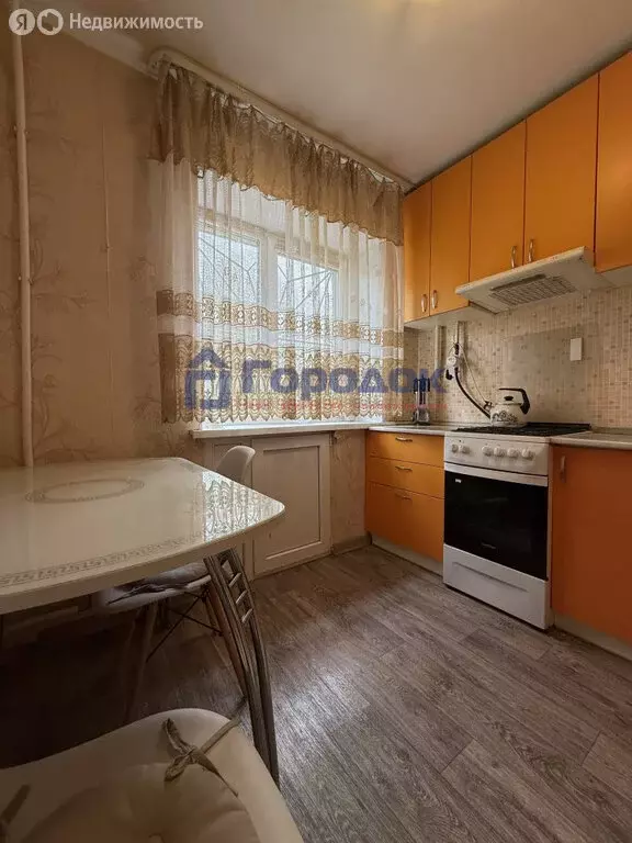3-комнатная квартира: Каменск-Уральский, улица Кирова, 8 (61.7 м) - Фото 1