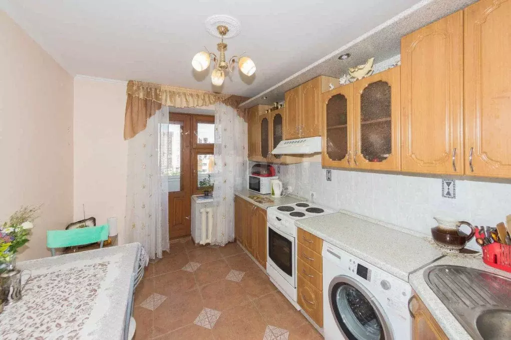 4-к кв. Тюменская область, Тюмень 6-й мкр, ул. Валерии Гнаровской, 7 ... - Фото 1