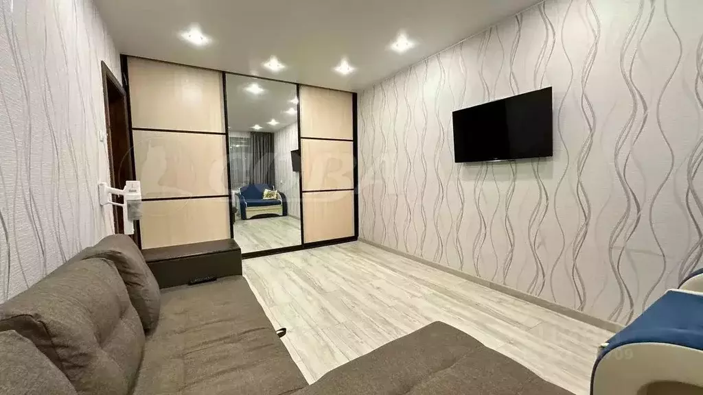 1-к кв. Тюменская область, Тюмень ул. 50 лет Октября, 82 (33.4 м) - Фото 0