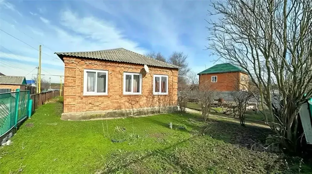 Дом в Краснодарский край, Лабинский район, Владимирская ст-ца ... - Фото 1