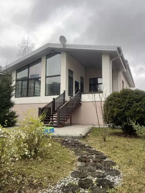 Дом в Татарстан, Казань ул. Азамат, 53 (200 м) - Фото 1