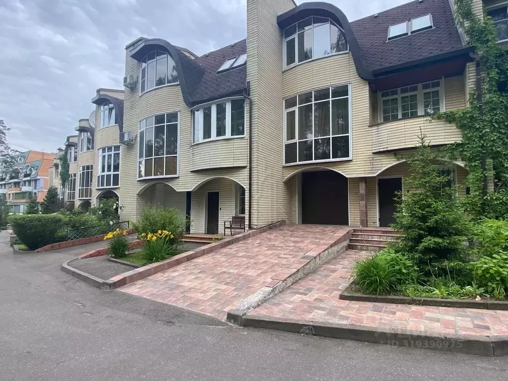 Коттедж в Москва Осенняя ул., 25К7 (300 м) - Фото 1