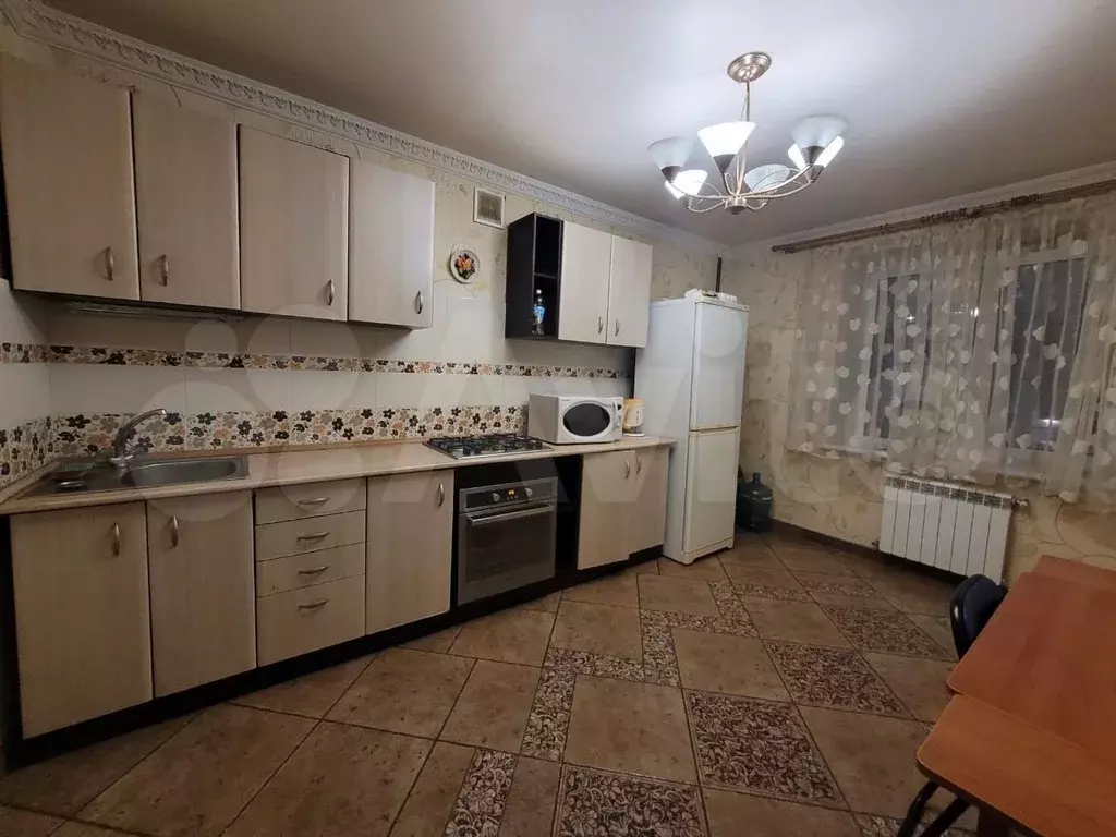 3-к. квартира, 90 м, 3/9 эт. - Фото 0