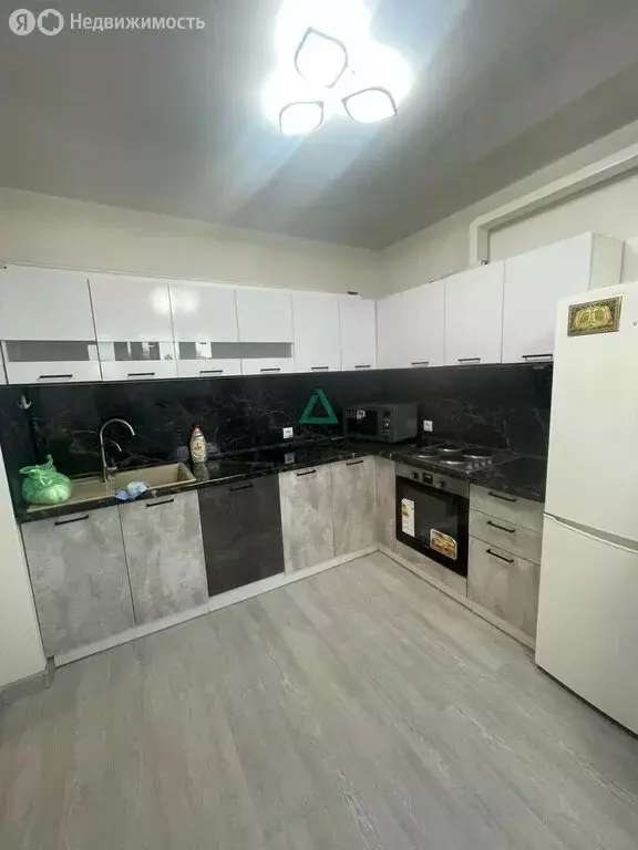 2-комнатная квартира: Уфа, улица Генерала Ишбулатова, 8 (55.98 м) - Фото 1