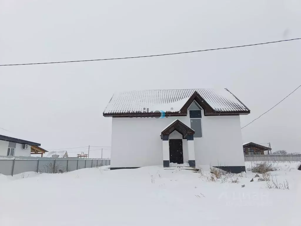 Дом в Башкортостан, Иглинский район, Акбердинский сельсовет, с. ... - Фото 0