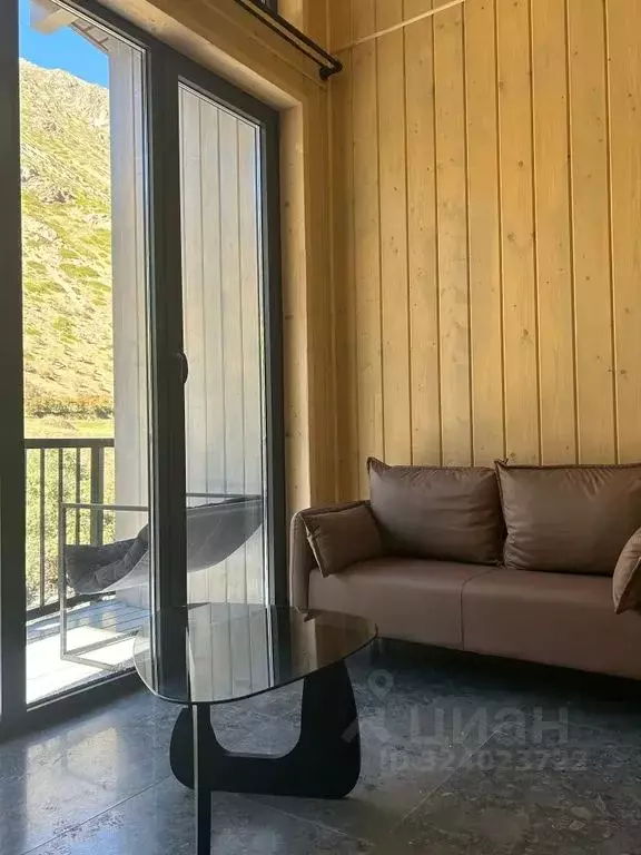 Дом в Кабардино-Балкария, Эльбрусский район, с. Эльбрус Школьная ул., ... - Фото 1