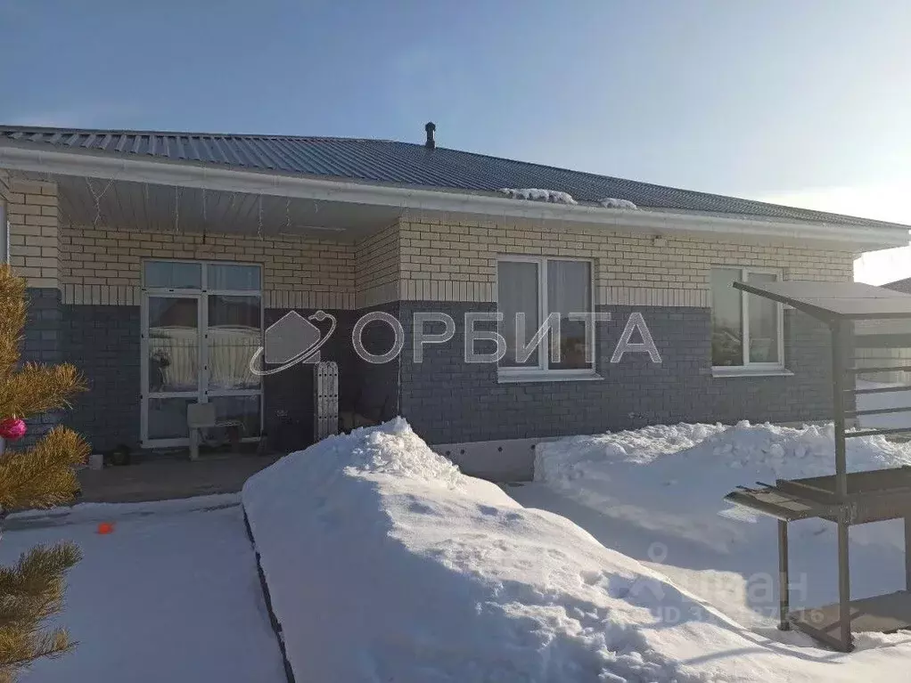 Дом в Тюменская область, Тюменский район, д. Ушакова бул. Центральный ... - Фото 1