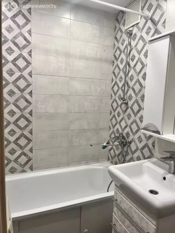 1-комнатная квартира: Чебоксары, улица Сергея Бутякова, 4 (36.9 м) - Фото 1