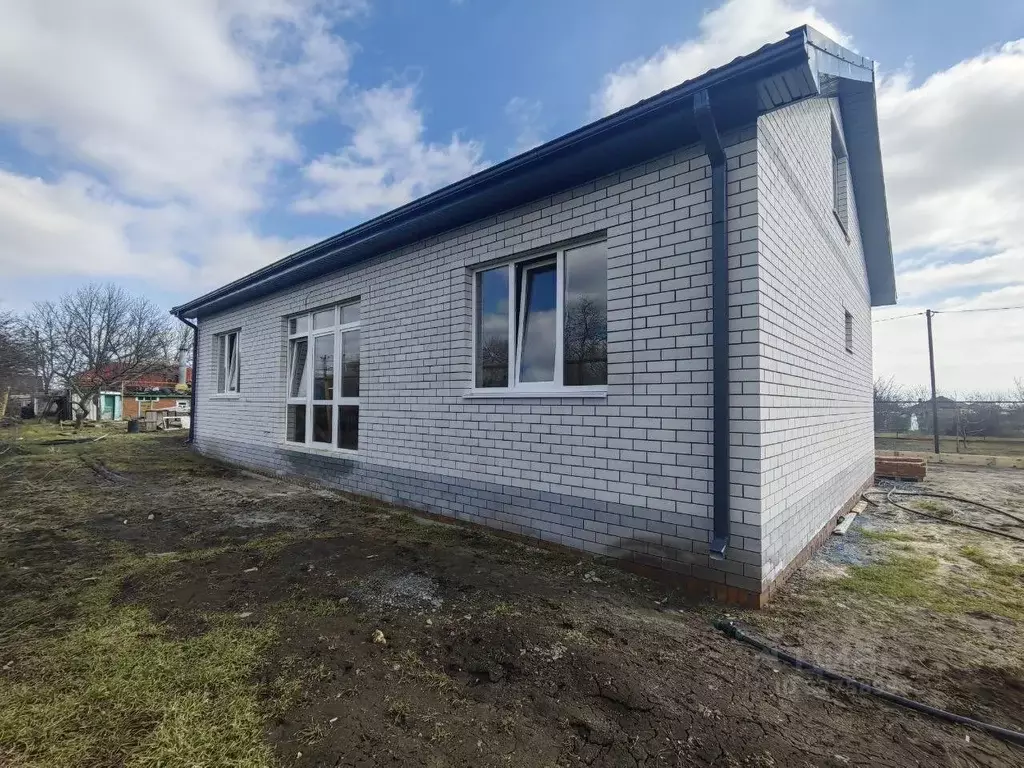 Дом в Ростовская область, Неклиновский район, с. Новобессергеневка ул. ... - Фото 1