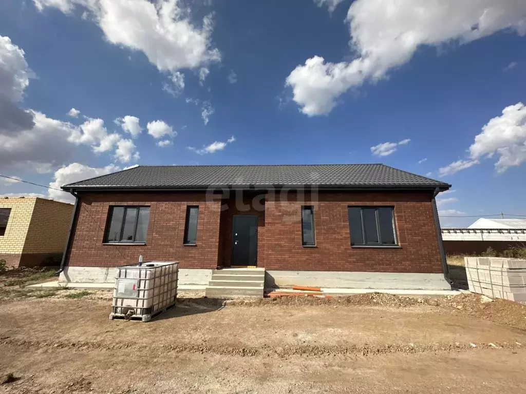 Дом в Калмыкия, Элиста ул. Имени Гари Хохолова, 13 (100 м) - Фото 2