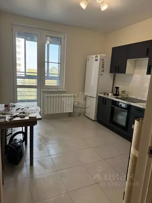 3-к кв. Москва ул. Черное Озеро, вл8 (71.1 м) - Фото 1