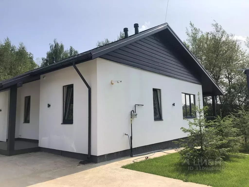 Дом в Калужская область, Совхоз Боровский с/пос, д. Комлево  (150 м) - Фото 1