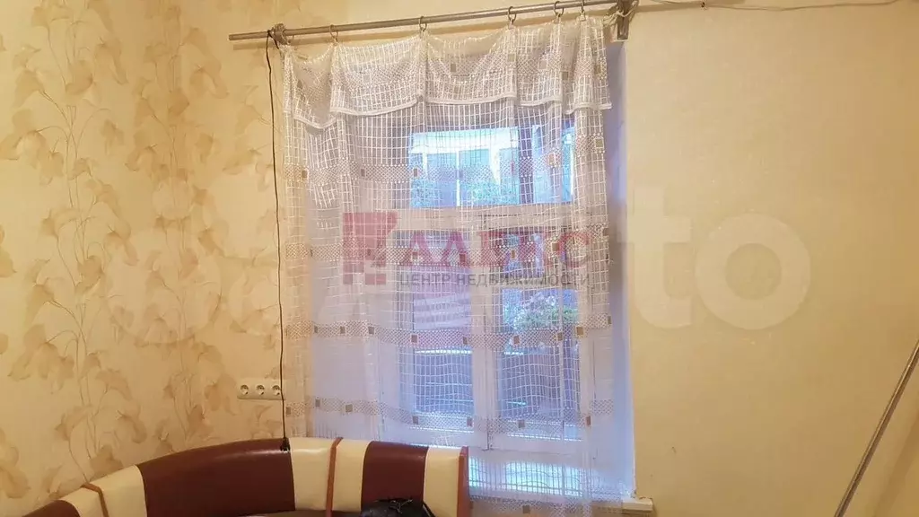Комната 15 м в 4-к., 2/2 эт. - Фото 0