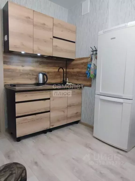 2-к кв. Красноярский край, Красноярск ул. 60 лет Октября, 86А (60.9 м) - Фото 0