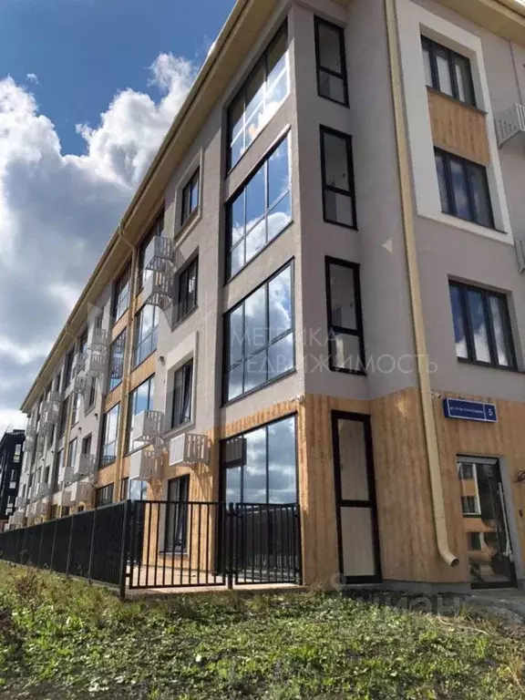 Студия Тюменская область, Тюмень ул. Игоря Комиссарова, 5 (27.5 м) - Фото 1