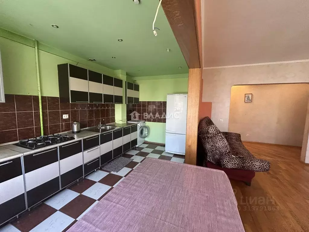 3-к кв. Волгоградская область, Волгоград бул. Энгельса, 4 (64.8 м) - Фото 0